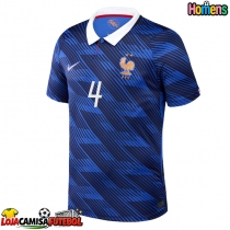 Camisa de Futebol França Dayot Upamecano #4 Equipamento Principal Mundo 2026 Manga Curta